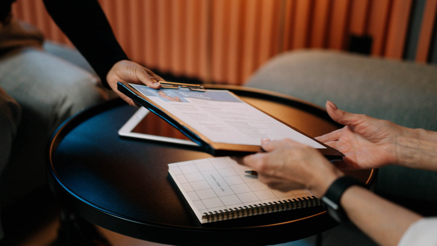 20 Professional Resume Header Examples for 2025 - Resumehead